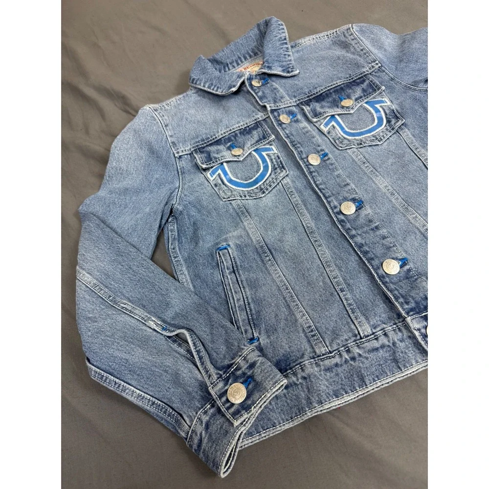 True Religion Mens Applique SN Denim Jacket Light Pacific Wash 701192 Small NWT